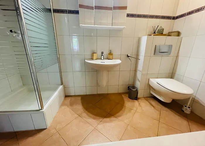 Apartment Gemuetlich*nespresso*netflix*arbeitsplatz*parkplatz *